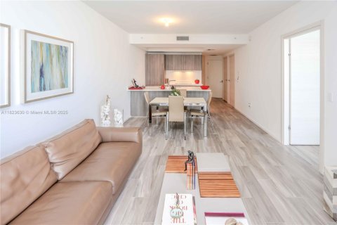 Condominio en venta en Miami, Florida, 1 dormitorio, 78.87 m2 № 1940208 - foto 5