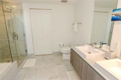Condominio en venta en Miami, Florida, 1 dormitorio, 78.87 m2 № 1940208 - foto 21