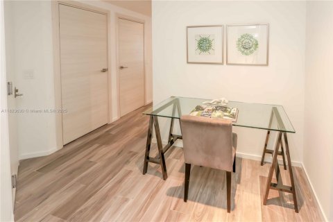 Condominio en venta en Miami, Florida, 1 dormitorio, 78.87 m2 № 1940208 - foto 12