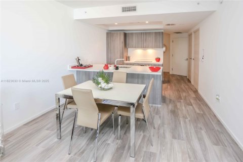 Condominio en venta en Miami, Florida, 1 dormitorio, 78.87 m2 № 1940208 - foto 4