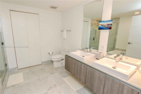 Condominio en venta en Miami, Florida, 1 dormitorio, 78.87 m2 № 1940208 - foto 20