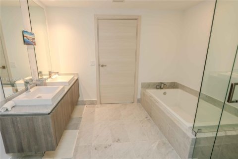 Condominio en venta en Miami, Florida, 1 dormitorio, 78.87 m2 № 1940208 - foto 22