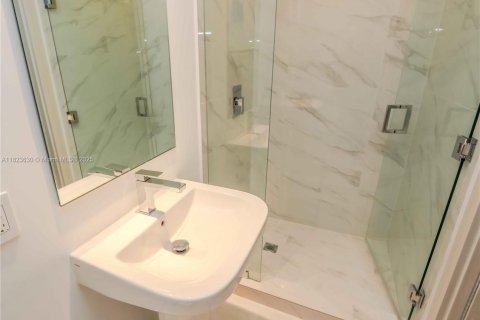 Condominio en venta en Miami, Florida, 1 dormitorio, 78.87 m2 № 1940208 - foto 13