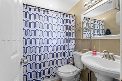 Купить виллу или дом в Холливуд, Флорида 3 спальни, 84.73м2, № 2086996 - фото 15