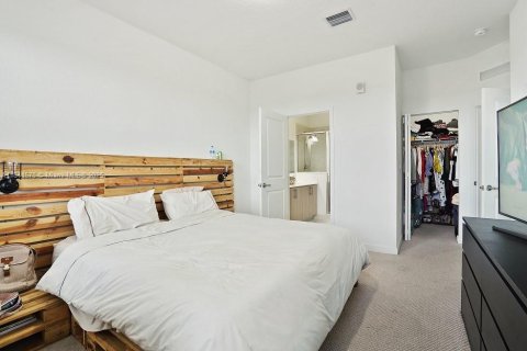 Condo in Miami, Florida, 3 bedrooms  № 1858608 - photo 19