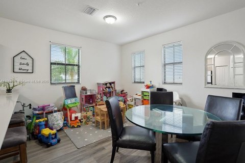 Condo in Miami, Florida, 3 bedrooms  № 1858608 - photo 7