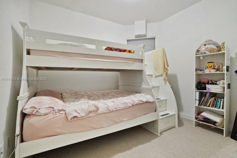 Condo in Miami, Florida, 3 bedrooms  № 1858608 - photo 15