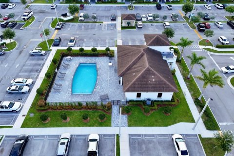 Condo in Miami, Florida, 3 bedrooms  № 1858608 - photo 2