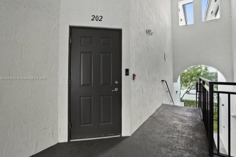 Condo in Miami, Florida, 3 bedrooms  № 1858608 - photo 3