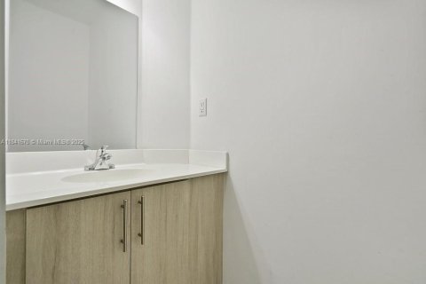 Condo in Miami, Florida, 3 bedrooms  № 1858608 - photo 12