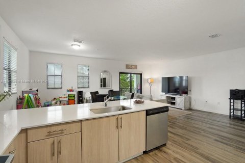 Condo in Miami, Florida, 3 bedrooms  № 1858608 - photo 10