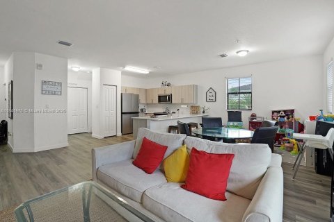 Condo in Miami, Florida, 3 bedrooms  № 1858608 - photo 8