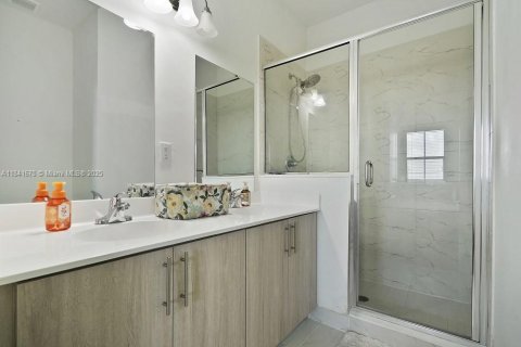 Condo in Miami, Florida, 3 bedrooms  № 1858608 - photo 20