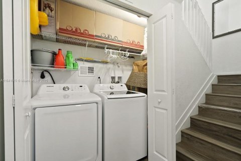 Condo in Miami, Florida, 3 bedrooms  № 1858608 - photo 13