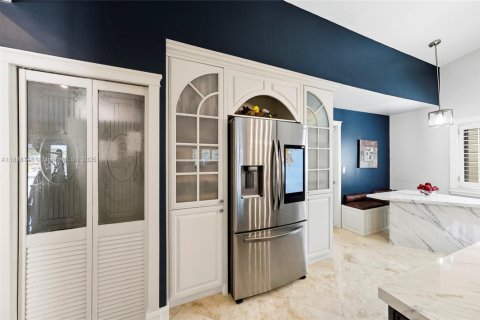 House in Miami, Florida 3 bedrooms, 183.3 sq.m. № 1941143 - photo 11