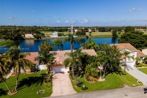 House in Miami, Florida 3 bedrooms, 183.3 sq.m. № 1941143 - photo 1