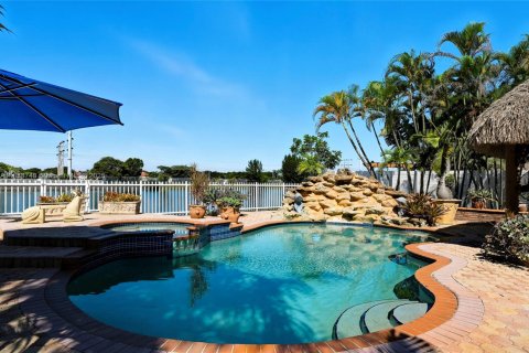 House in Miami, Florida 3 bedrooms, 183.3 sq.m. № 1941143 - photo 2