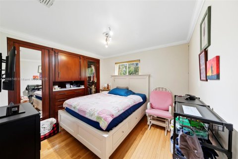 House in Miami, Florida 3 bedrooms, 183.3 sq.m. № 1941143 - photo 19