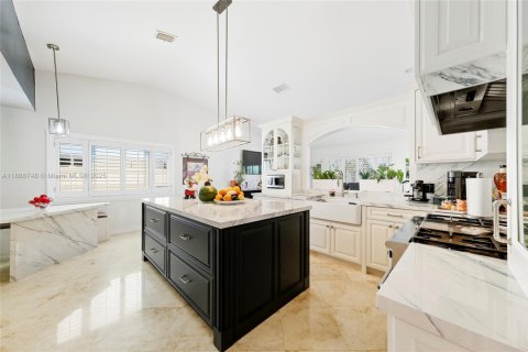 House in Miami, Florida 3 bedrooms, 183.3 sq.m. № 1941143 - photo 10