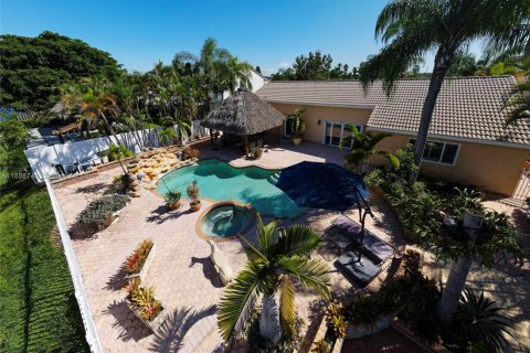 House in Miami, Florida 3 bedrooms, 183.3 sq.m. № 1941143 - photo 29