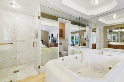 House in Miami, Florida 3 bedrooms, 183.3 sq.m. № 1941143 - photo 17