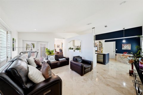 House in Miami, Florida 3 bedrooms, 183.3 sq.m. № 1941143 - photo 12