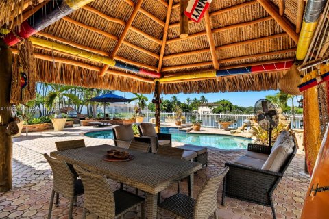 House in Miami, Florida 3 bedrooms, 183.3 sq.m. № 1941143 - photo 24
