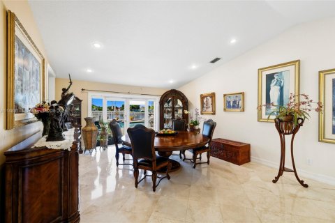 House in Miami, Florida 3 bedrooms, 183.3 sq.m. № 1941143 - photo 7