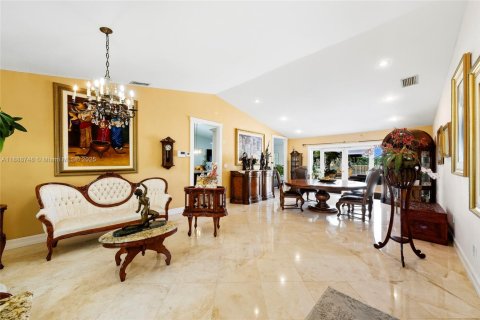 House in Miami, Florida 3 bedrooms, 183.3 sq.m. № 1941143 - photo 6