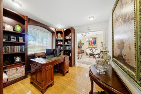 House in Miami, Florida 3 bedrooms, 183.3 sq.m. № 1941143 - photo 22