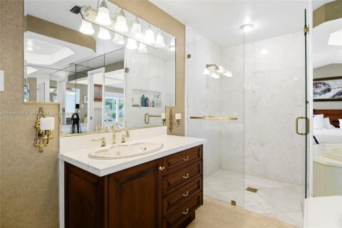 House in Miami, Florida 3 bedrooms, 183.3 sq.m. № 1941143 - photo 16