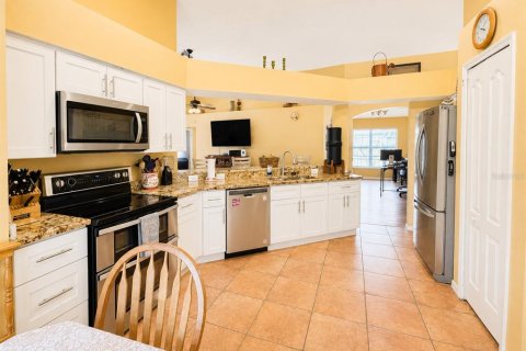 House in New Port Richey, Florida 4 bedrooms, 166.85 sq.m. № 2238351 - photo 14