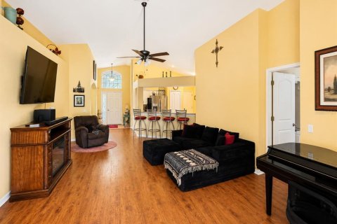 House in New Port Richey, Florida 4 bedrooms, 166.85 sq.m. № 2238351 - photo 17