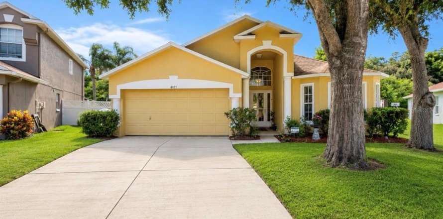 House in New Port Richey, Florida 4 bedrooms, 166.85 sq.m. № 2238351