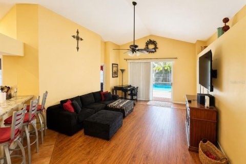 House in New Port Richey, Florida 4 bedrooms, 166.85 sq.m. № 2238351 - photo 8