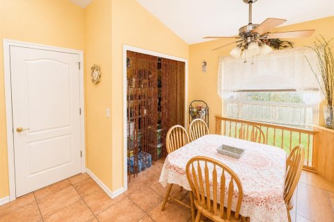 House in New Port Richey, Florida 4 bedrooms, 166.85 sq.m. № 2238351 - photo 16