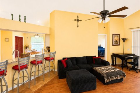 House in New Port Richey, Florida 4 bedrooms, 166.85 sq.m. № 2238351 - photo 10