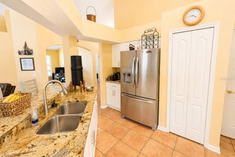 House in New Port Richey, Florida 4 bedrooms, 166.85 sq.m. № 2238351 - photo 15