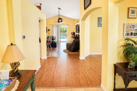 House in New Port Richey, Florida 4 bedrooms, 166.85 sq.m. № 2238351 - photo 6