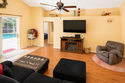 House in New Port Richey, Florida 4 bedrooms, 166.85 sq.m. № 2238351 - photo 24