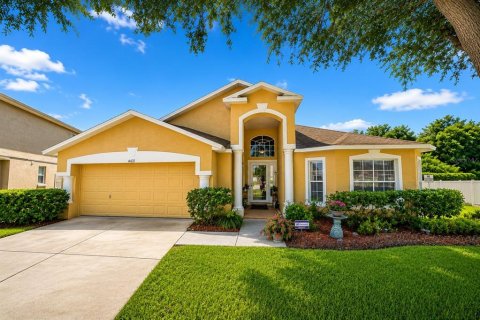House in New Port Richey, Florida 4 bedrooms, 166.85 sq.m. № 2238351 - photo 2