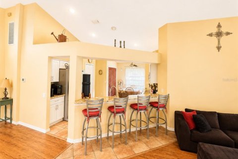 House in New Port Richey, Florida 4 bedrooms, 166.85 sq.m. № 2238351 - photo 11