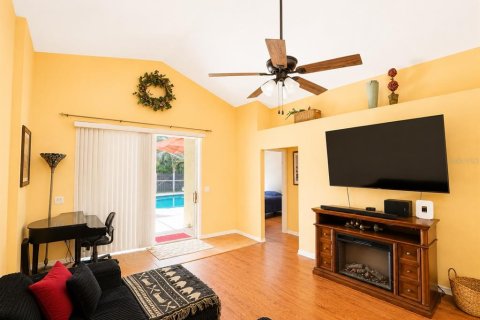 House in New Port Richey, Florida 4 bedrooms, 166.85 sq.m. № 2238351 - photo 9