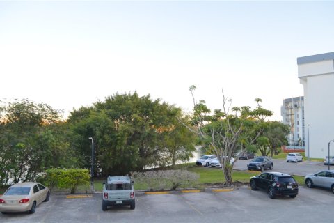 Купить кондоминиум в Майами, Флорида 2 спальни, 84.91м2, № 2017992 - фото 15