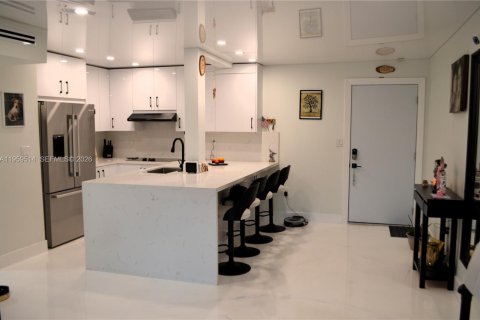 Купить кондоминиум в Майами, Флорида 2 спальни, 84.91м2, № 2017992 - фото 3