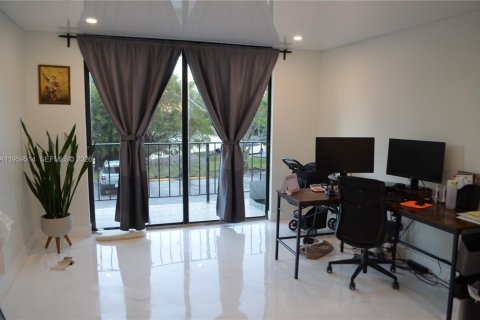 Купить кондоминиум в Майами, Флорида 2 спальни, 84.91м2, № 2017992 - фото 5