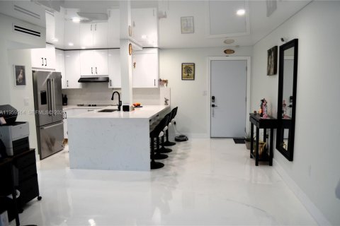 Купить кондоминиум в Майами, Флорида 2 спальни, 84.91м2, № 2017992 - фото 2