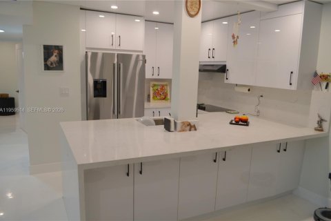 Купить кондоминиум в Майами, Флорида 2 спальни, 84.91м2, № 2017992 - фото 4