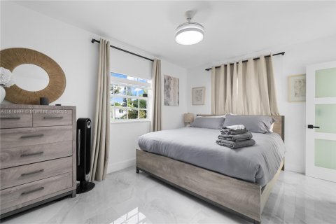 House in Miami, Florida 3 bedrooms, 121.89 sq.m. № 1776304 - photo 24