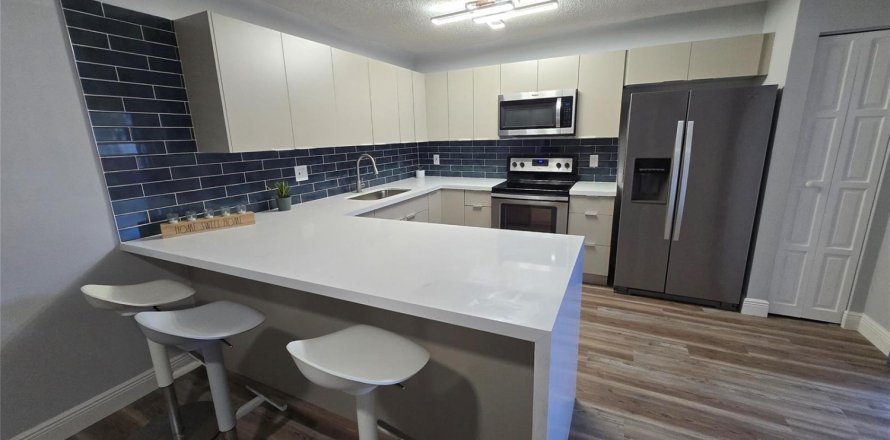 Adosado en Davie, Florida 2 dormitorios, 139.35 m2 № 2077837